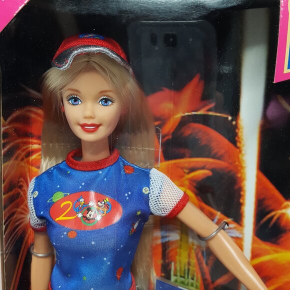 Vintage 1998 MATTEL Y2K Barbie Doll Fashion Disney World Map Collector 22939 - Picture 2 of 7